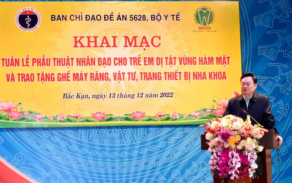 Đồng chí Hoàng Duy Chinh, Ủy viên BCH Trung ương Đảng, Bí thư Tỉnh ủy, Trưởng đoàn ĐBQH tỉnh phát biểu tại lễ khai mạc.